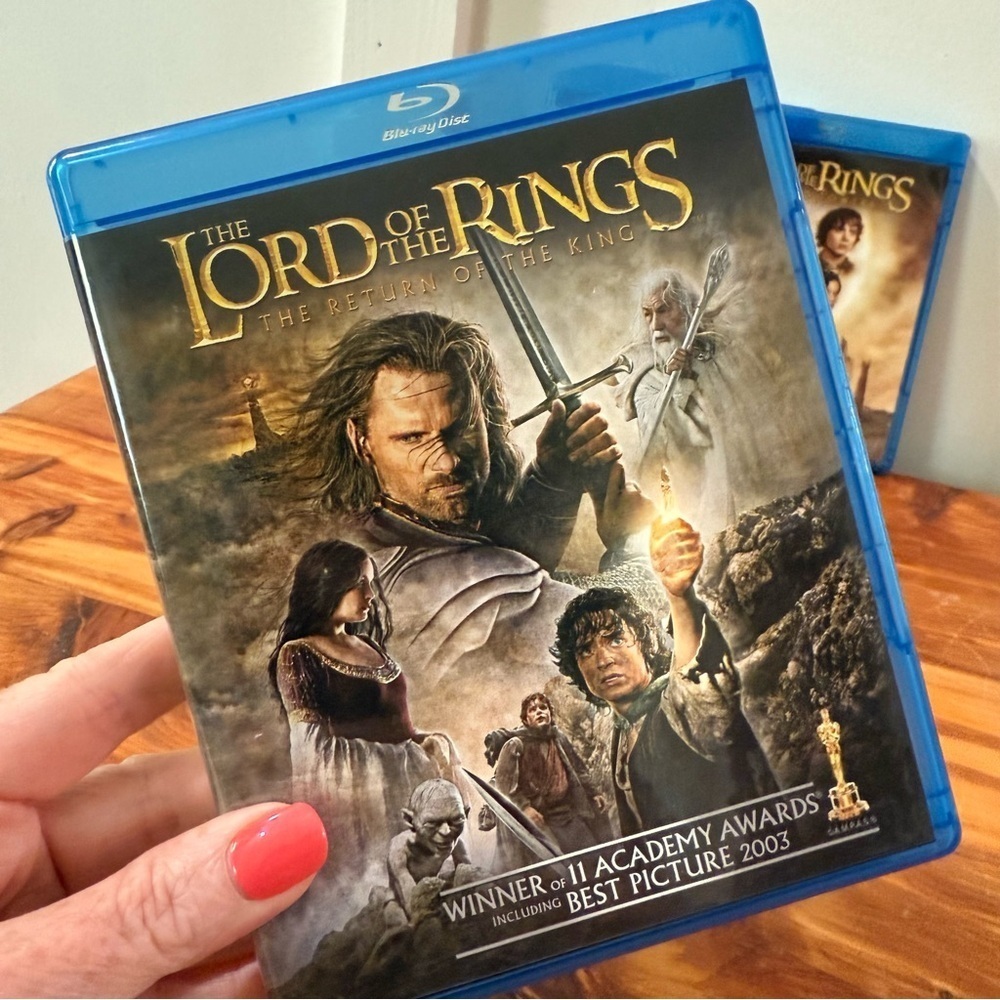Lord Of The Rings Trilogy on Blu-Ray DVD - Picture 2 of 4